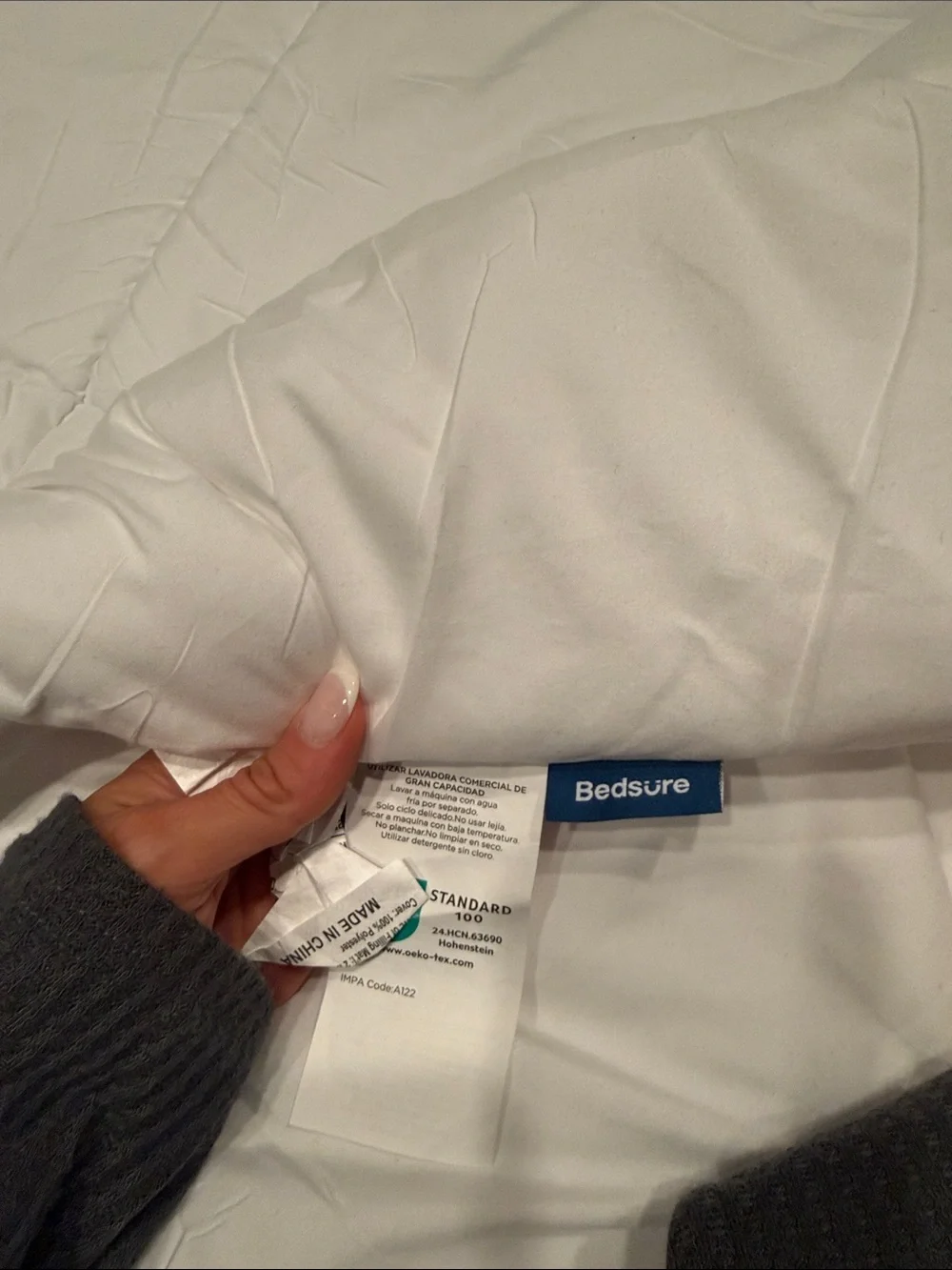 Plush White Comforter - Lightweight All-Season Comfort. Duvet insert